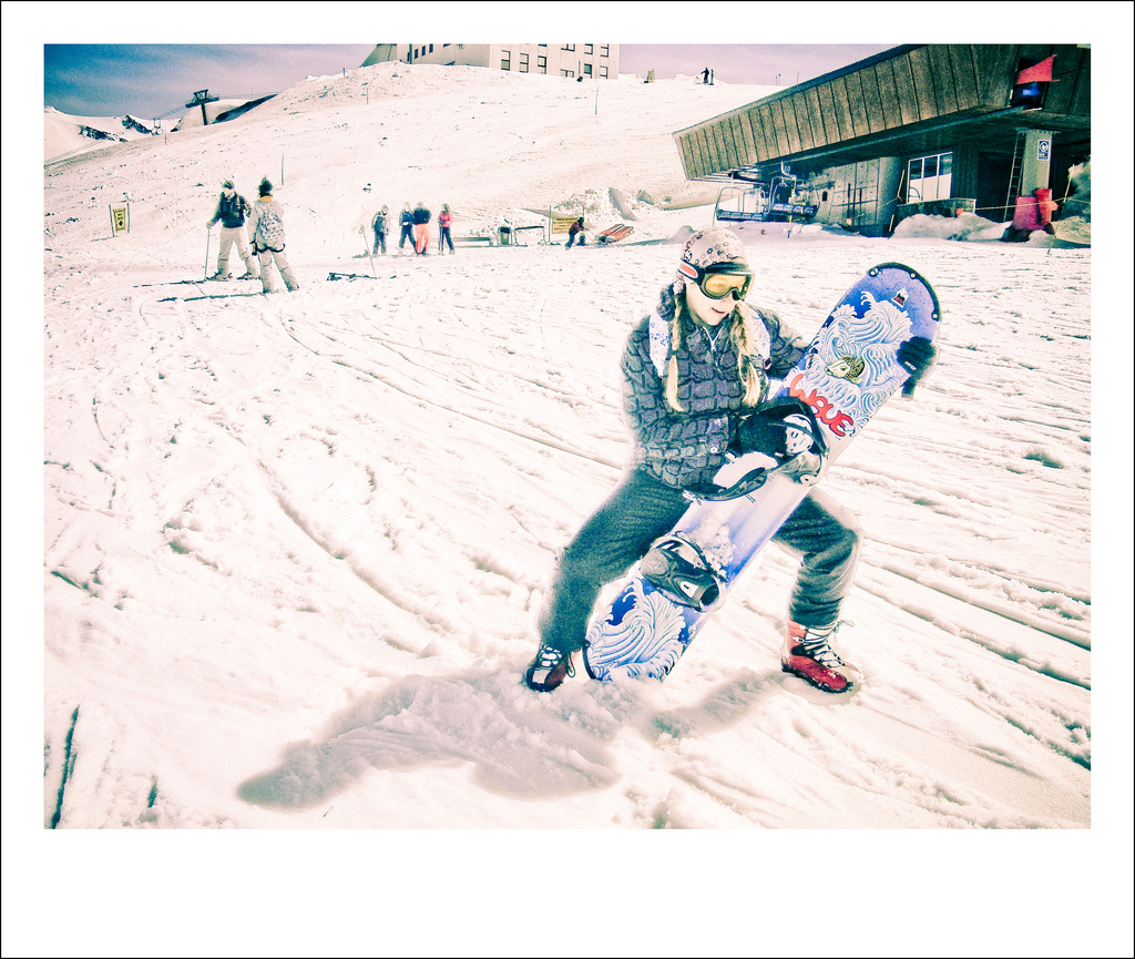 Foto de chica haciendo Snow Board en Sierra Nevada